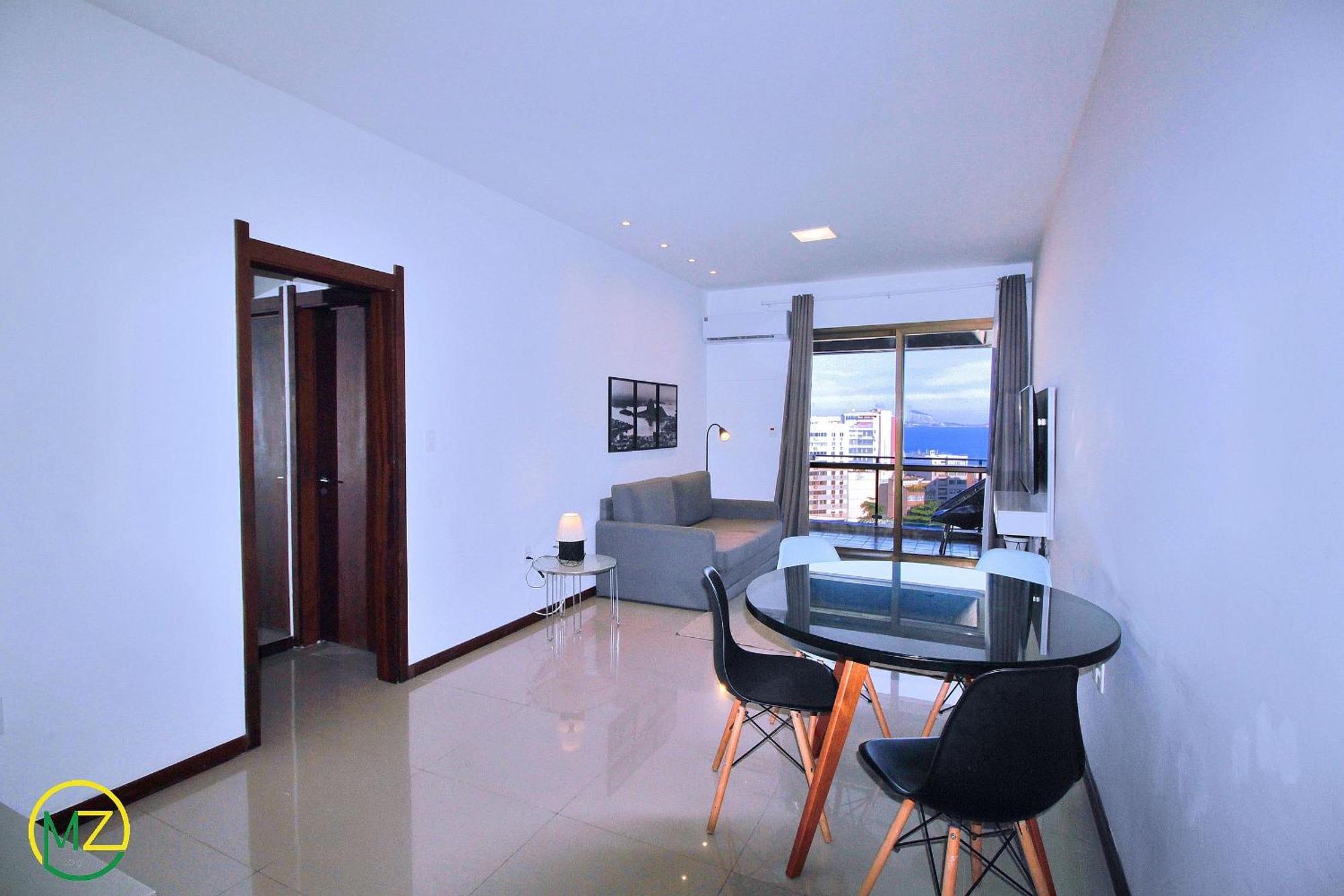 Apartamento com Varanda