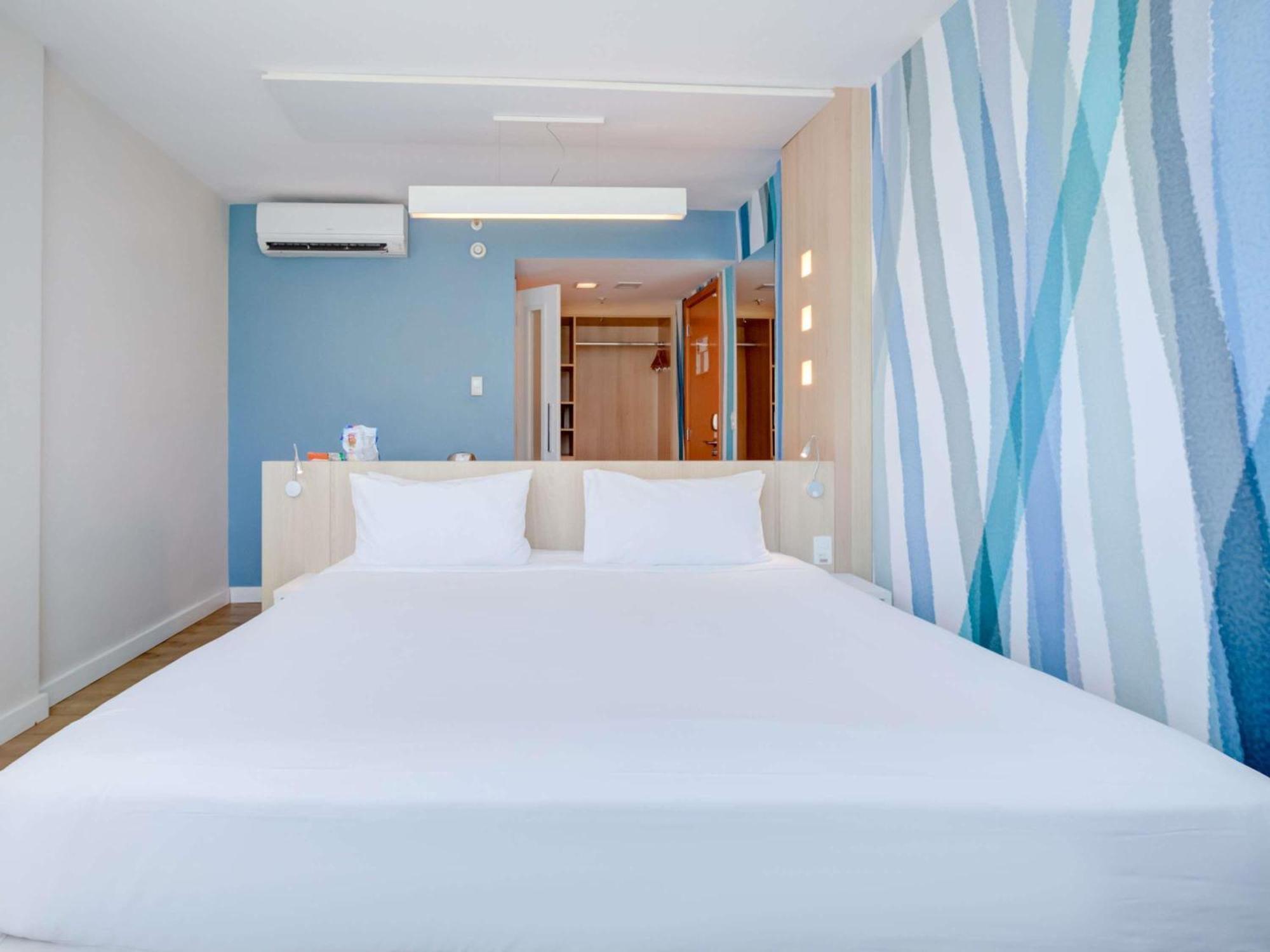 Quarto Superior com Cama de Casal e Vista Mar
