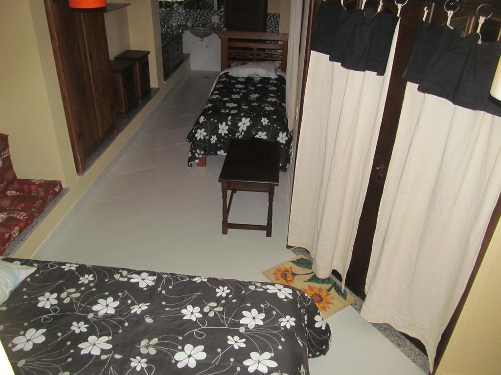 Quarto Triplo com Banheiro Privativo