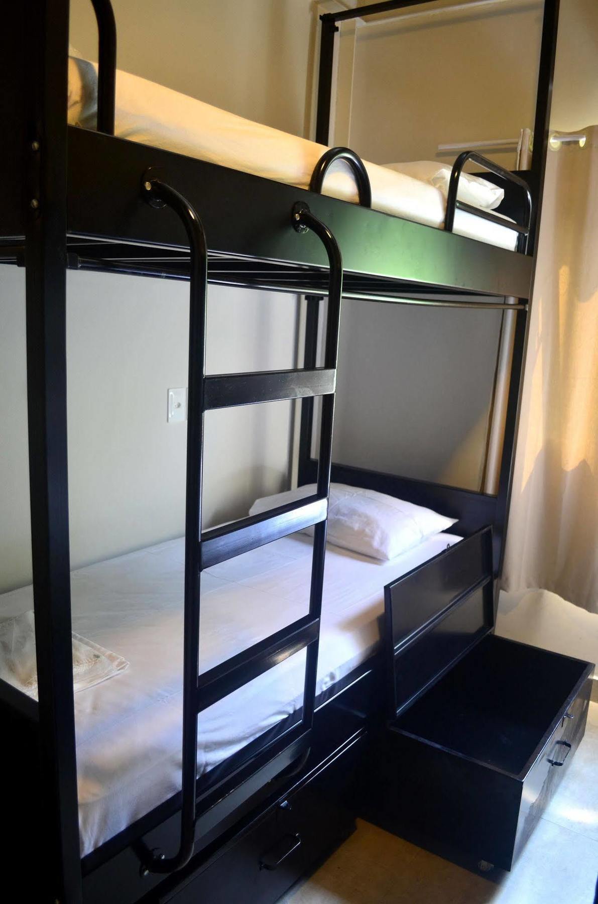 Quarto Familiar com Vista Jardim