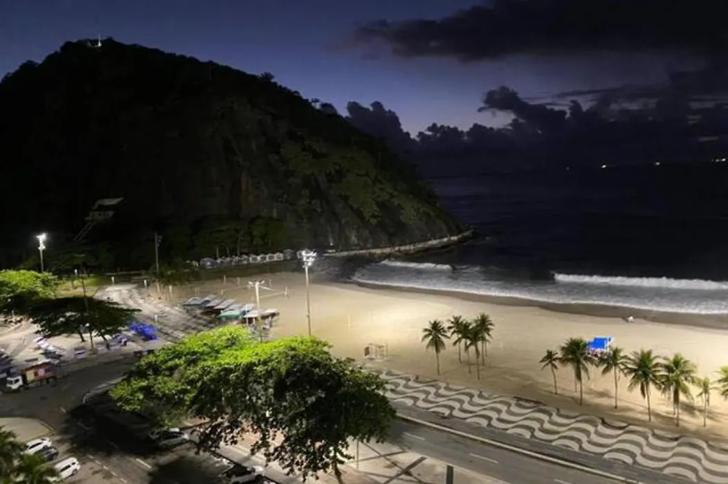 Apto. Leme 10º andar frente para o mar (vista espetacular)-1