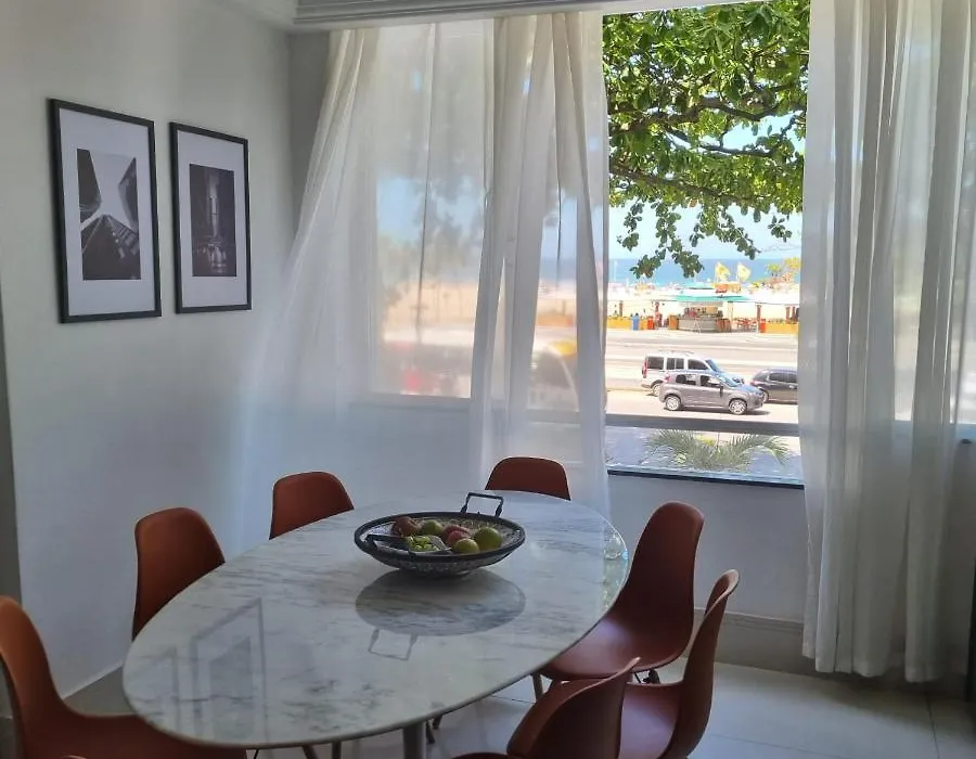 Leme de frente para o mar na Quadra Gourmet da Atlântica-1