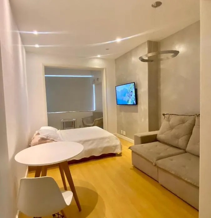 Apartamento Encantador Leme - Prédio na Orla-1