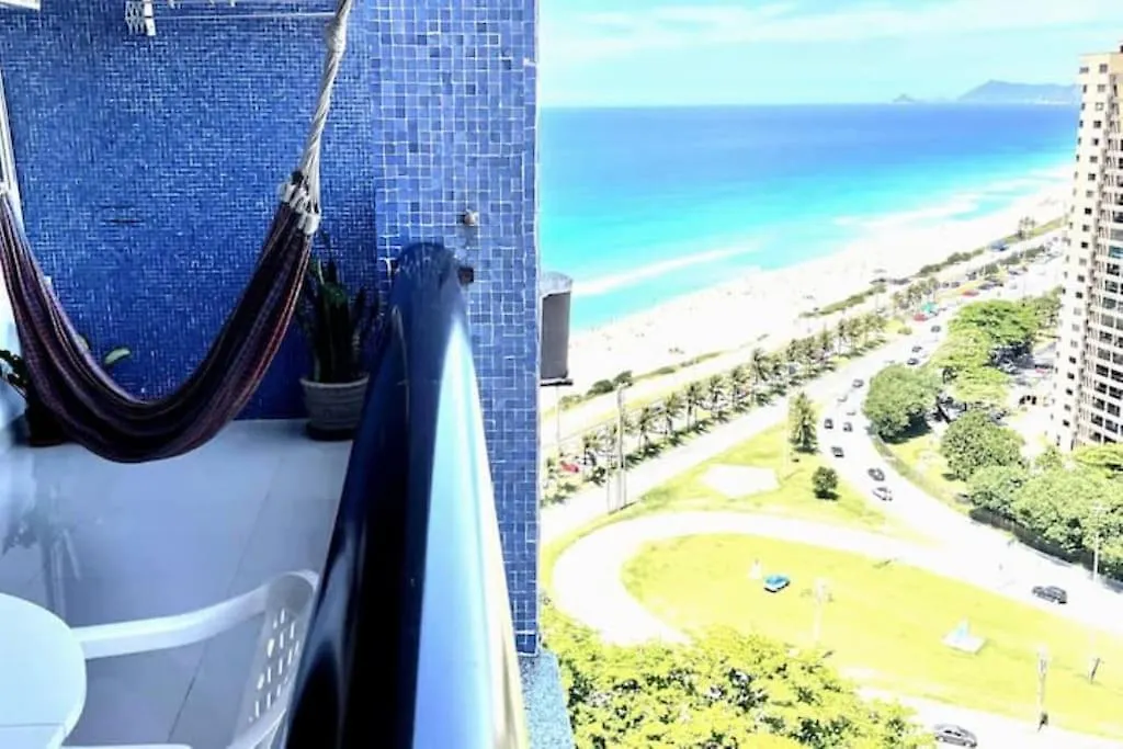 Na orla da praia da Barra da Tijuca, Rio de Janeiro-1