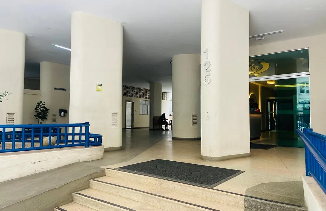 Studio completo ao lado da praia de Copacabana com ar, duas camas, wifi, canais a cabo, até 3 pessoas, pauloangerami DF125-1