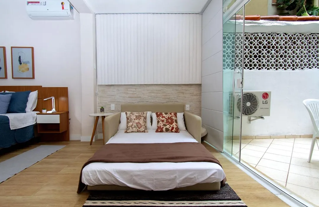 Maravilhoso Loft Em Copacabana A 150 Metros Da Praia Com Um Varandao Em Meio Ao Verde.-1
