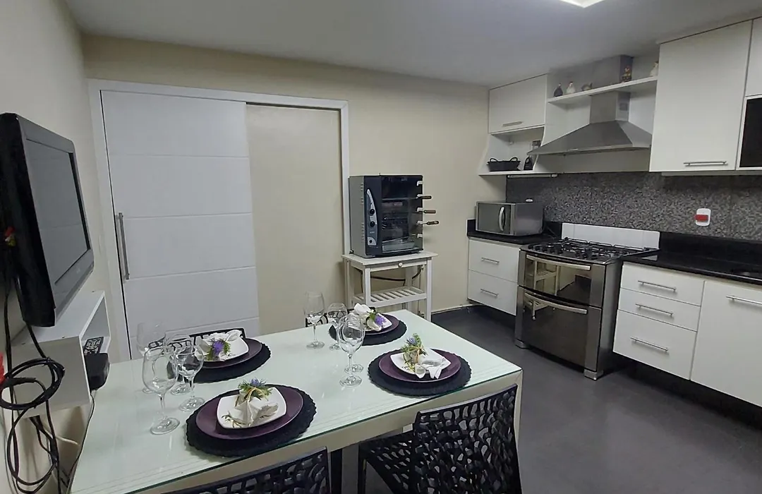 Apartamento de luxo, quadra da praia-1