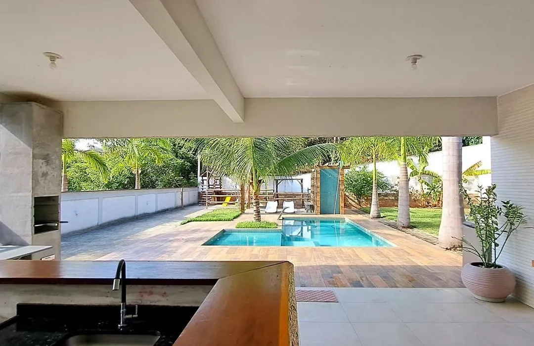 Casa com piscina e muita tranquilidade-1