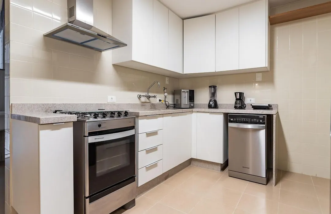Unhotel - Charmoso Apartamento Temporada com 3 quartos em Copacabana-1