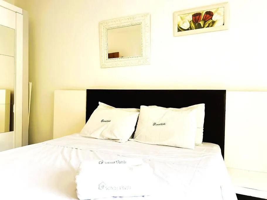 Apartamento com Estrutura de Hotel em Copacabana-1