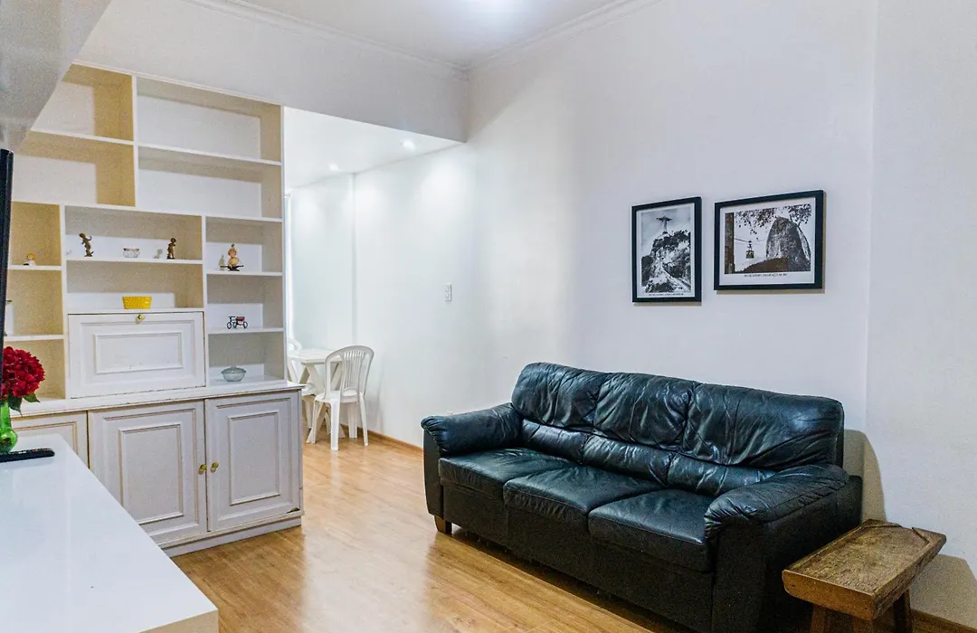Apartamento completo na praia de Copacabana 02 Quartos com vista lateral mar em andar alto, ar, wifi , netflix, pauloangerami RMVC18-1