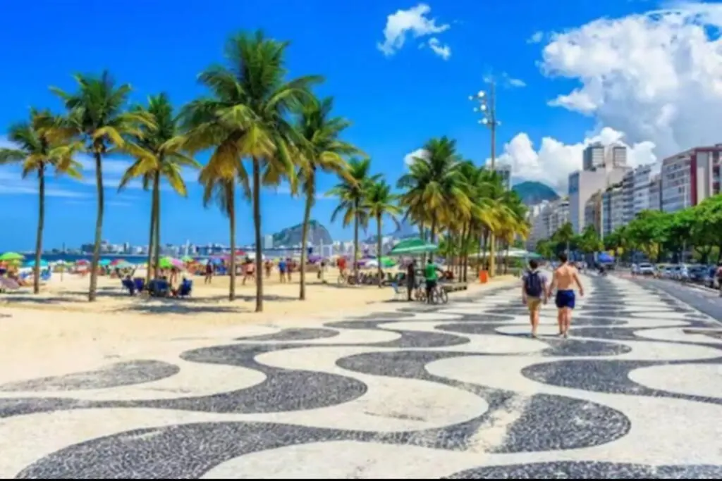 Copacabana Flat com varanda e garagem-1