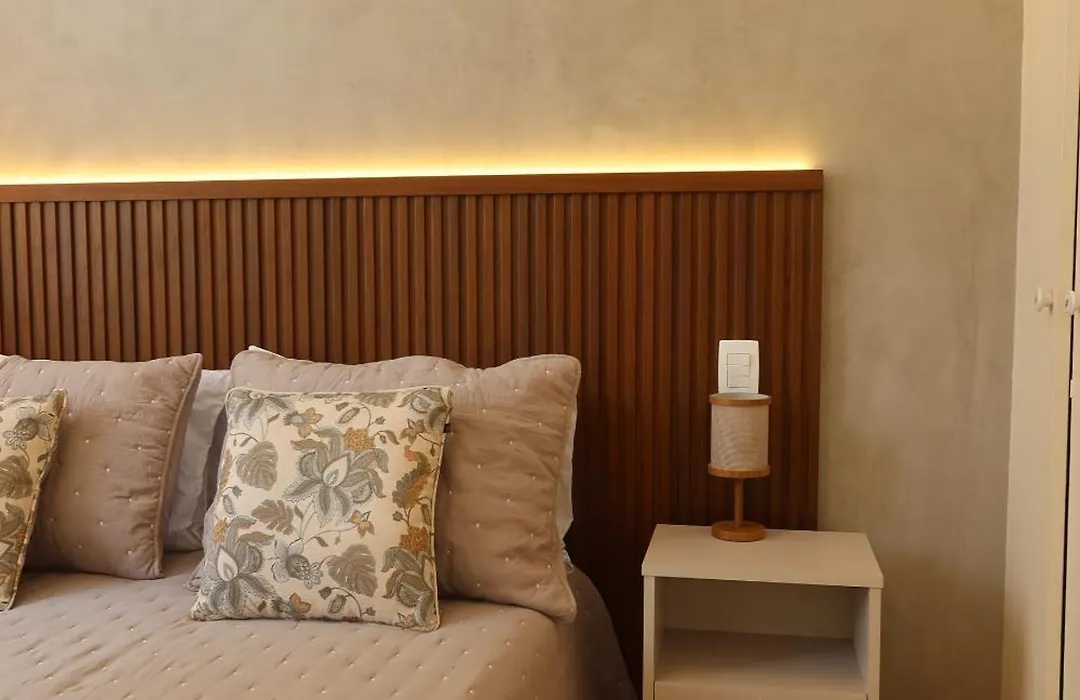 MELHOR APTO SALA E 2 QUARTOS NA QUADRA de COPACABANA-1