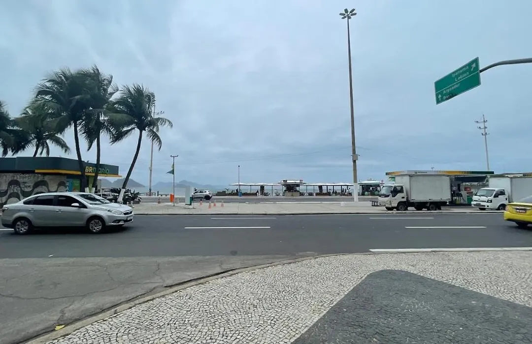 Localizacao Perfeita em Copacabana com Conforto a 100 metros da Praia-1