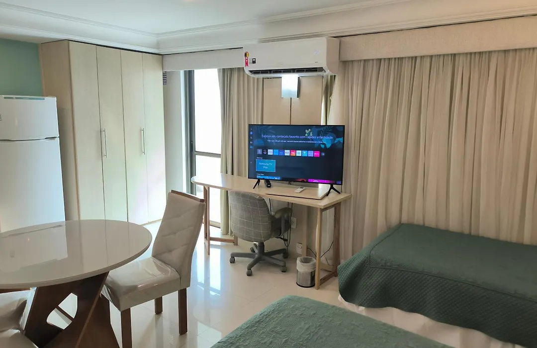 Barra Prime Flats, Ed Mediterrâneo, wi-fi 400Mb, balsa pra praia grátis, ar condicionado novo!-1