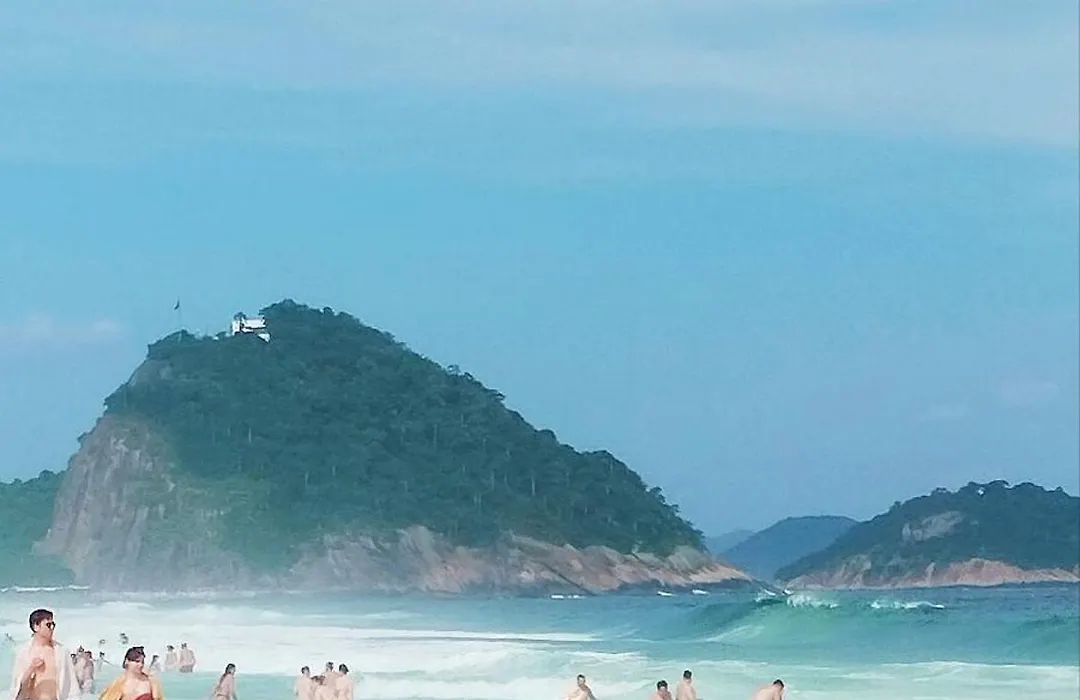 Quarto na Praia de Copacabana, excelente localização!-1