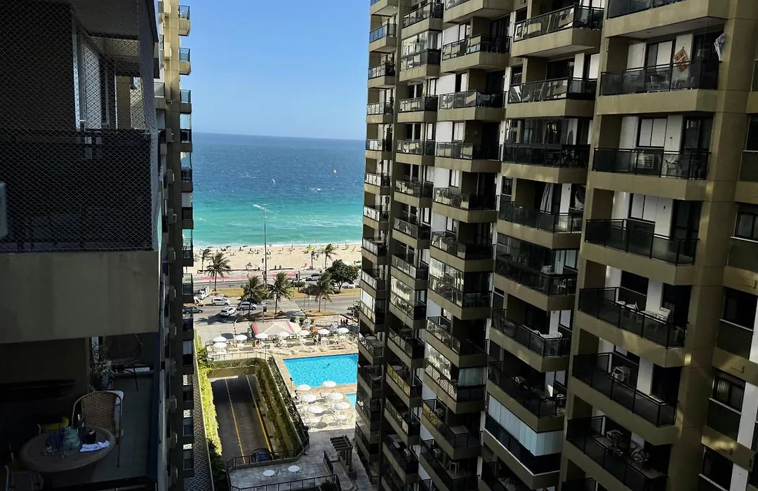 Apartamentos em Frente a Praia da Barra, posto 6-1
