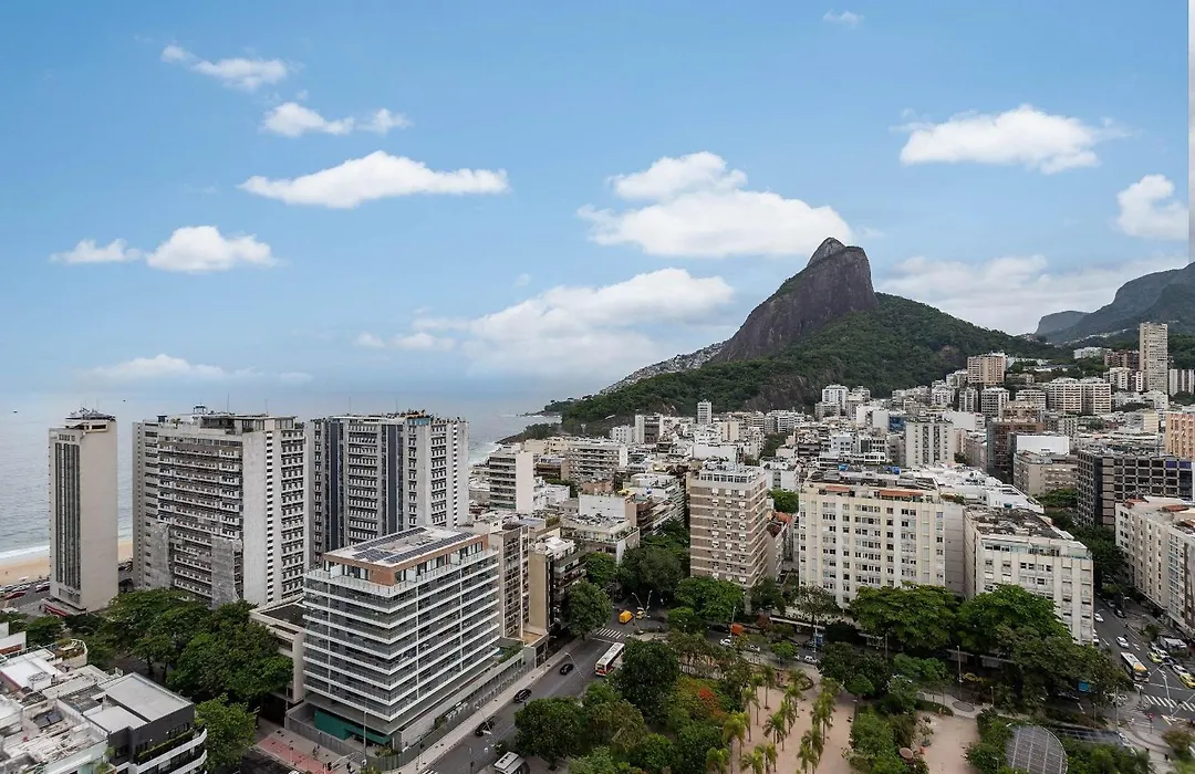 (1806) A 150 Metros da Praia do Leblon com Academia, Arrumação Diária, Vista Mar e Vista para o Cristo-1