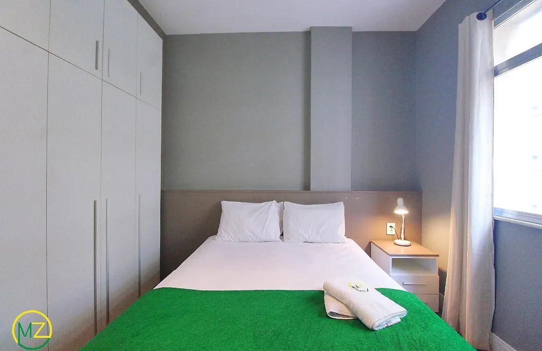 Fantastico Sala e Quarto no posto 5 em Copacabana-1