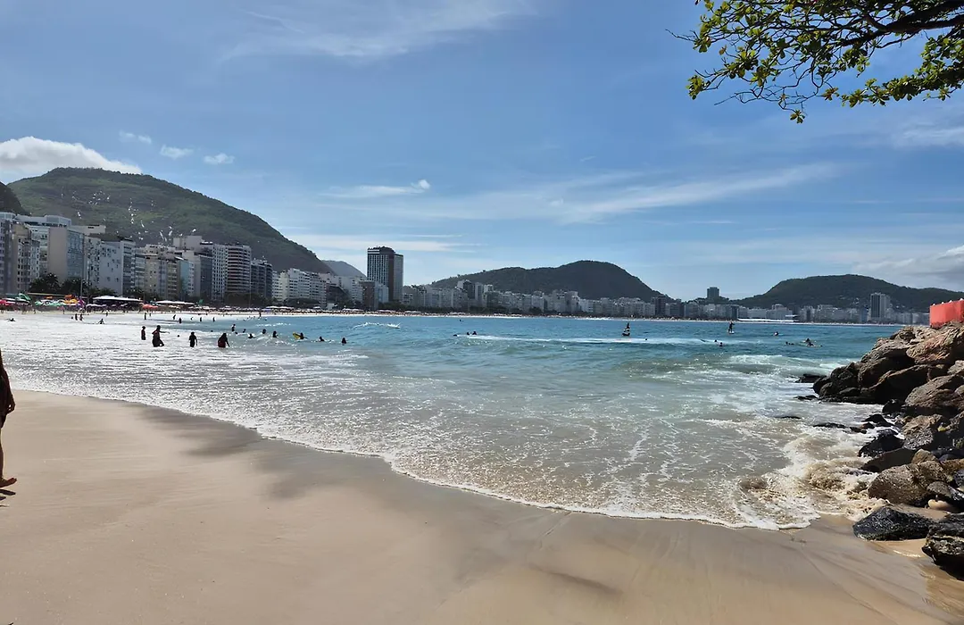 Charme e conforto em Copa pertíssimo da praia-1