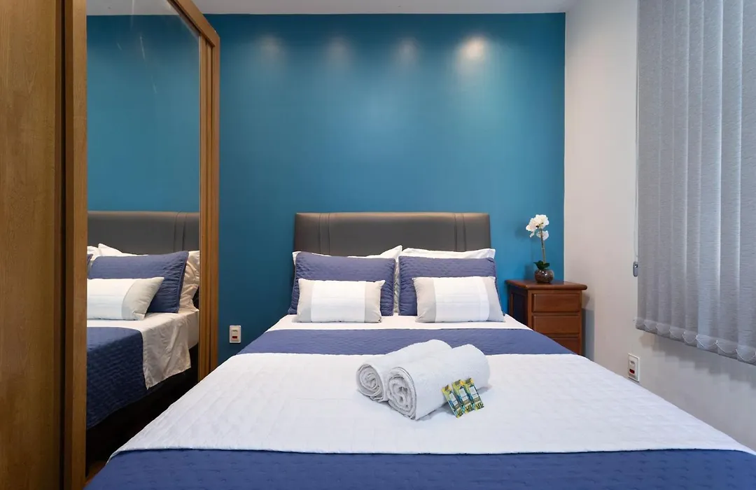 Apartamento em Copacabana com Varanda 2 quartos-1