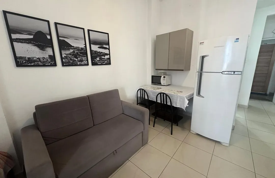 STUDIO com entrada na Av Atlântica praia de Copacabana, próximo de Ipanema, ar , Wi-Fi e Netflix, pauloangerami AA3806-1
