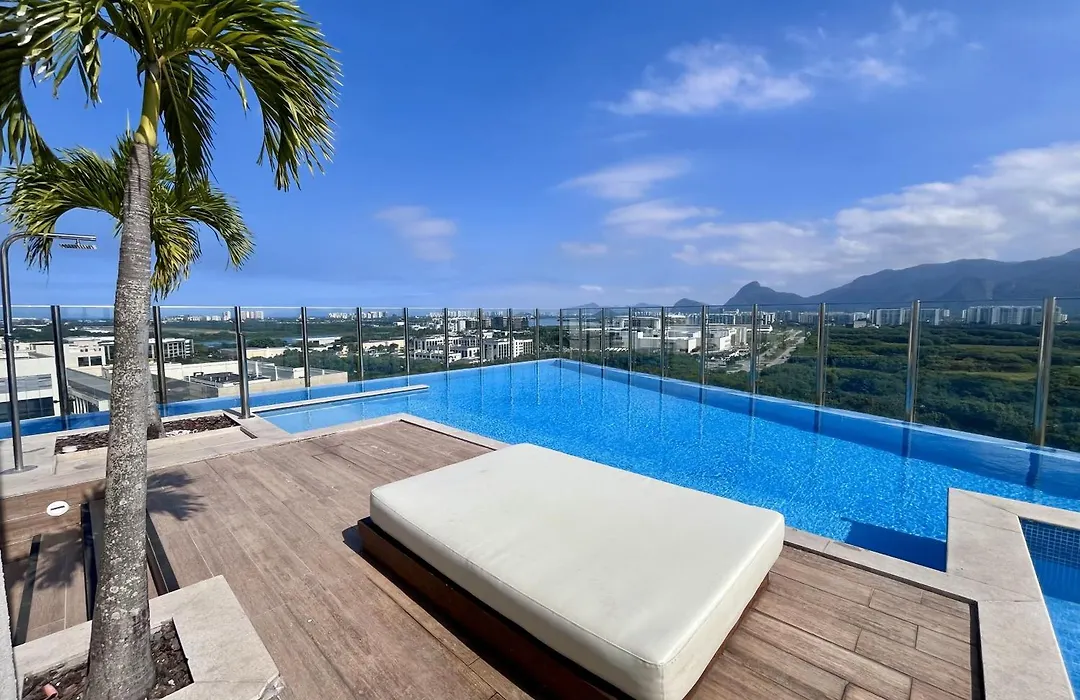 Suíte com varanda e piscina na Barra da Tijuca - RJ-1