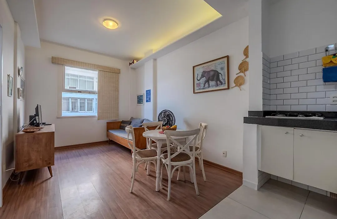 Vista para a praia de Copacabana, quarto e sala-1