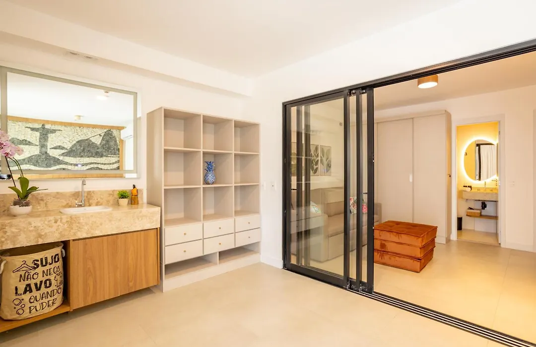 High-End Studios Between Ipanema & Copacabana - Luggage Storage-1
