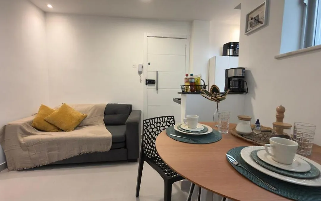 Studio renovado no Leblon Praia, Lagoa e Dias Ferreira a pé-1