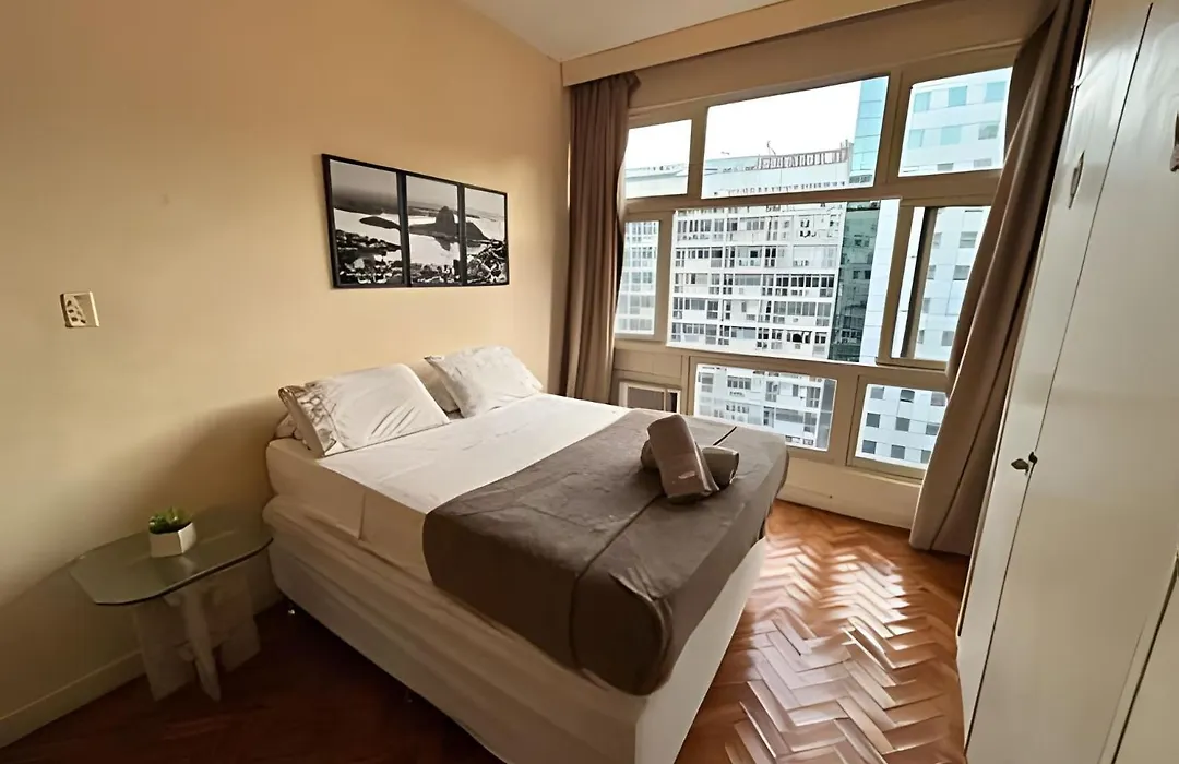Apartamento em Copacabana com vista lateral do Mar-1