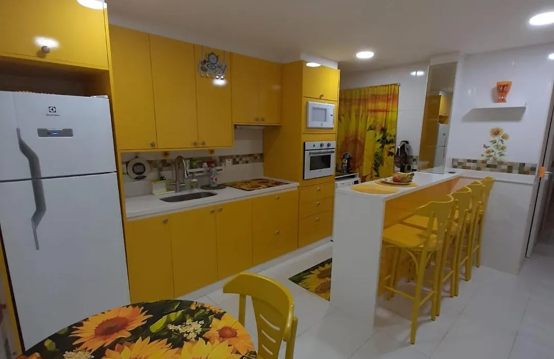 Quarto confortável pertinho da praia-1