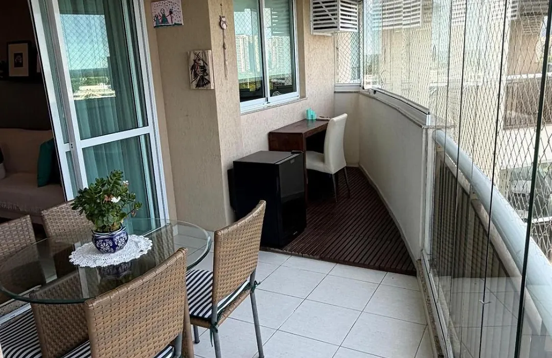 2 qrts c suíte, ar condicionado, piscina infantil e adulto, parquinho, estacionamento privativo, portaria 24hrs, self checkin, indicado pra família c crianças, casais e hóspedes a trabalho-1