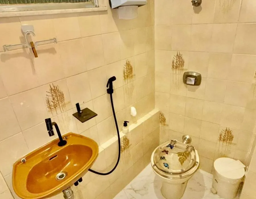Quarto DOMICILIAR INDIVIDUAL com banheiro exclusivo no Leblon-1