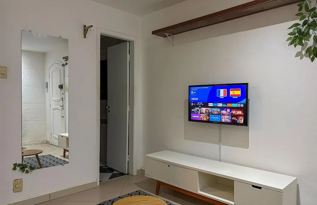 Studio em Copacabana a 65 metros da praia, posto 5-1