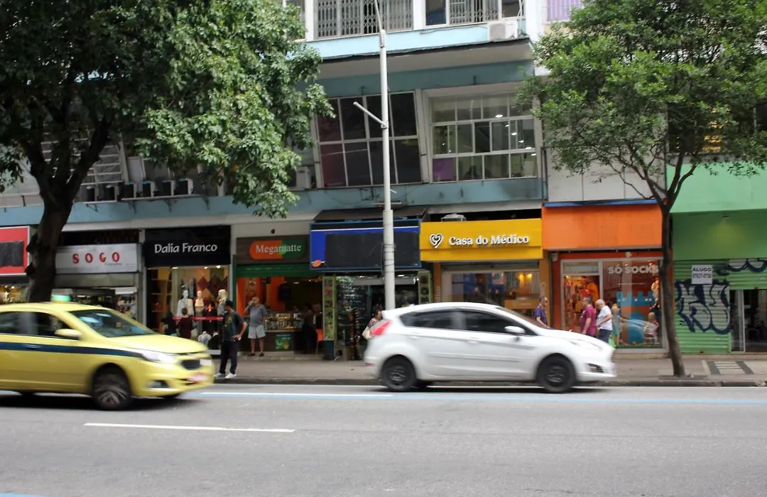 Apartamento com bar Av Copacabana 479 ap 201-1