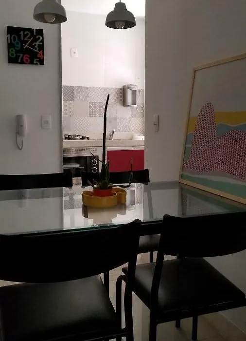 Apartamento em Copacabana - Rua Bolívar - 2 Quartos - Excelente Localização-1
