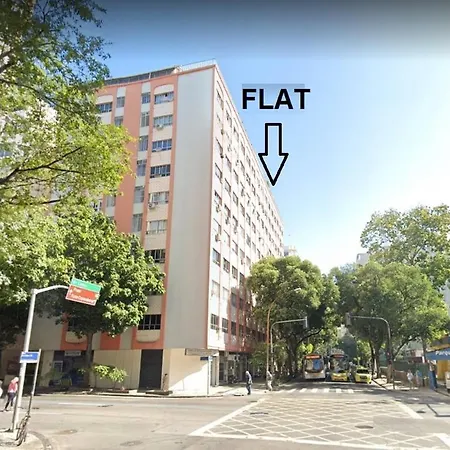 Lindo Flat em Cobertura ao lado da Praia do Posto 6-3