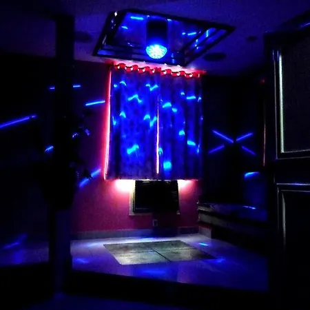 Lips Motel (Adults Only)-3
