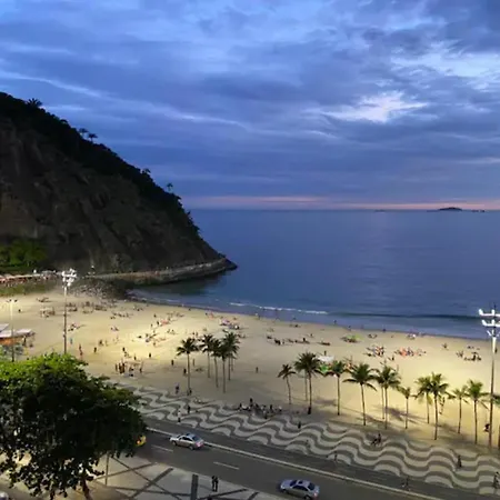 Apto. Leme 10º andar frente para o mar (vista espetacular)-3