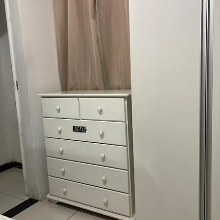 Em Copacabana apartamento mobiliado no posto 6-3