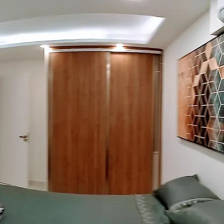 Fully Furnished Apartment-Heart Of Leblon-2