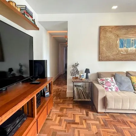 Amplo e iluminado apartamento na Gávea-3