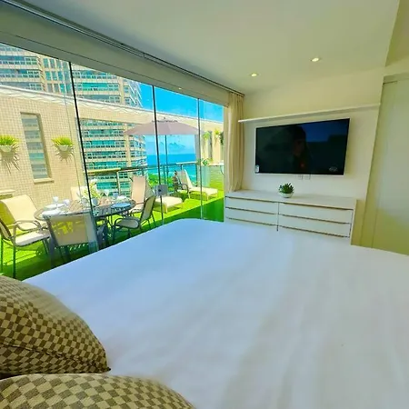 Cobertura Luxo Moderna com Vista Deslumbrante-3