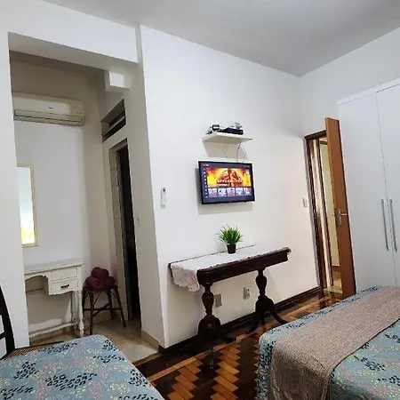 Copa, 100 metros praia, 2 qtos, 6 pessoas, posto 4-3