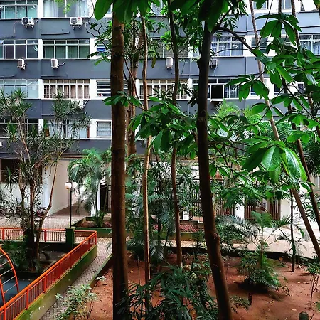 Charmoso Apê Leblon à 300m da Praia, Conforto e Localização Privilegiada-2