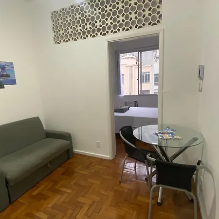 Apartamento completo na Praia de Copacabana , novinho , wifi, ar condicionado, netflix, FRENTE EM ANDAR ALTO, pauloangerami MVC15-2