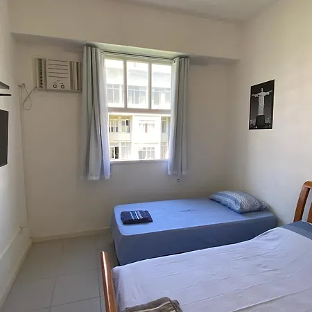 STUDIO COMPLETO na praia de COPACABANA, perto Ipanema Gal Osório, com ar, wifi, netflix, até 3 pessoas, pauloangerami SF138-2