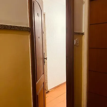 EXCELENTE QUARTO E SALA PARA até 5 PESSOAS POSTO 6 COPA-3