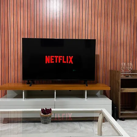 Apartamento, praia e streaming - 100m da orla de Copacabana-2